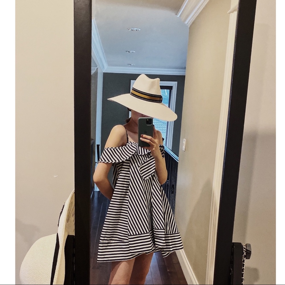 #strpe A shape dress